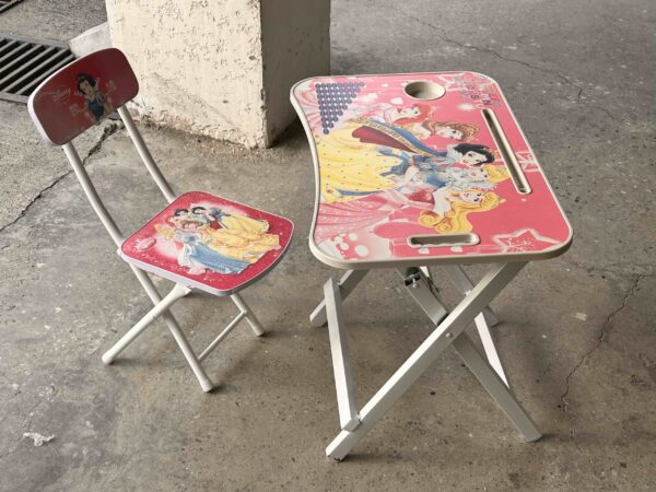 Children's table and chair - Image 2