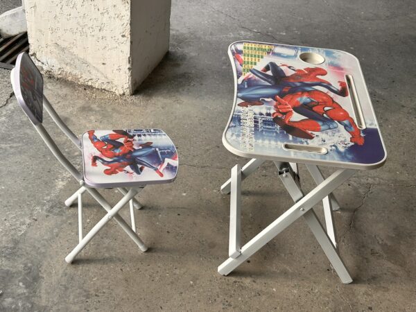 Children's table and chair - Image 4