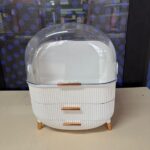 Home 37 კოსმეტიკის ორგანაიზერი თეთრი გამჭვირვალე კუპოლით და უჯრებით ოქროსფერი სახელურებით