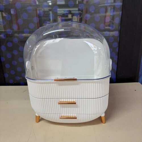 კოსმეტიკის ორგანაიზერი თეთრი გამჭვირვალე კუპოლით და უჯრებით ოქროსფერი სახელურებით