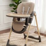 Home 31 საბავშვო საკვები სკამი ბეჟი ფერის ხის მაგიდით და ბორბლებით