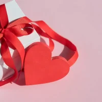როგორ შევარჩიოთ ქალთა დღეს განსაკუთრებით დასამახსოვრებელი საჩუქარი?